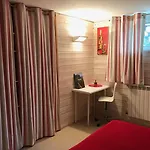 Chez Phil Et Dom Bed & Breakfast 3*