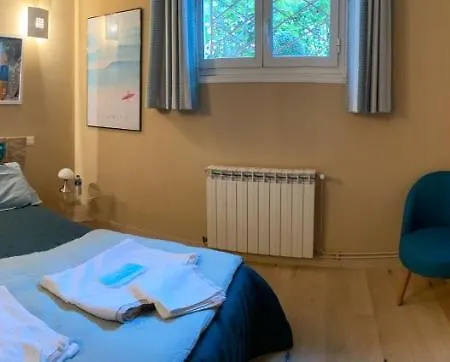 Chez Phil Et Dom לינה וארוחת בוקר 3*