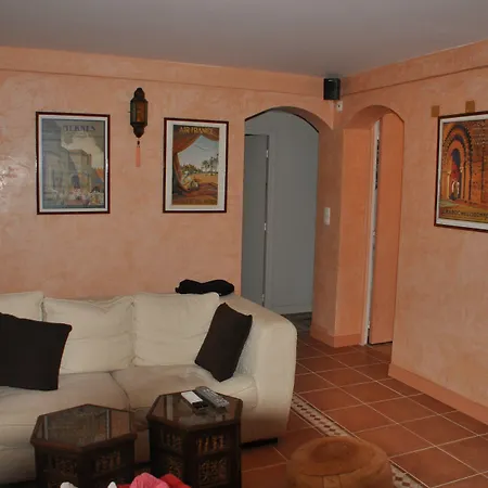 Chez Phil Et Dom Alojamento de Acomodação e Pequeno-almoço 3*