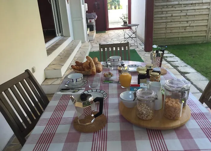 Chez Phil Et Dom Bed & Breakfast 3*